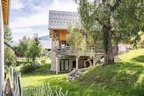 Appartement 'Breizh Chalet - 14 Personnes' avec vue sur les montagnes, terrasse privée et Wi-Fi