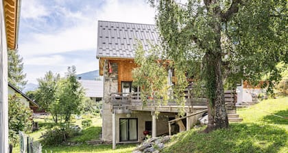 Appartement 'Breizh Chalet - 14 Personnes' avec vue sur les montagnes, terrasse privée et Wi-Fi