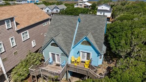 A residential area with houses, a wooden deck, and a view of a lake. - Clean & Updated Just Steps from the Beach. Dogs Welcome. Grill & Beach Gear (Surf City)