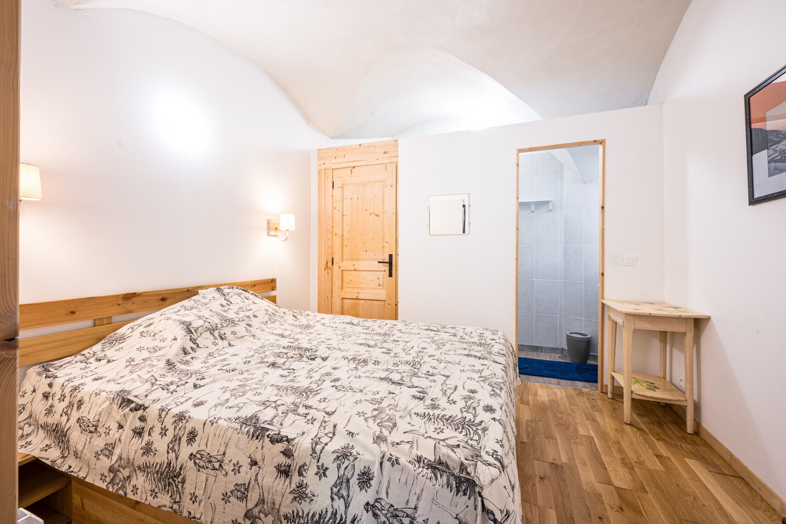 2 dormitoris, planxa i posts de planxar i wifi gratuïta 