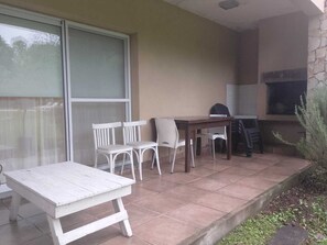 Studio, 1 Bedroom, Smoking, Patio | Outdoor dining