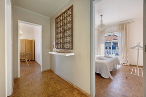 2 室のベッドルーム、アイロン / アイロン台、WiFi (無料)、ベッドシーツ