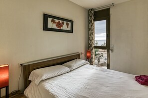 3 عدّة غرف نوم ومكواة/لوح كي وواي فاي مجانًا وملاءات أسرّة