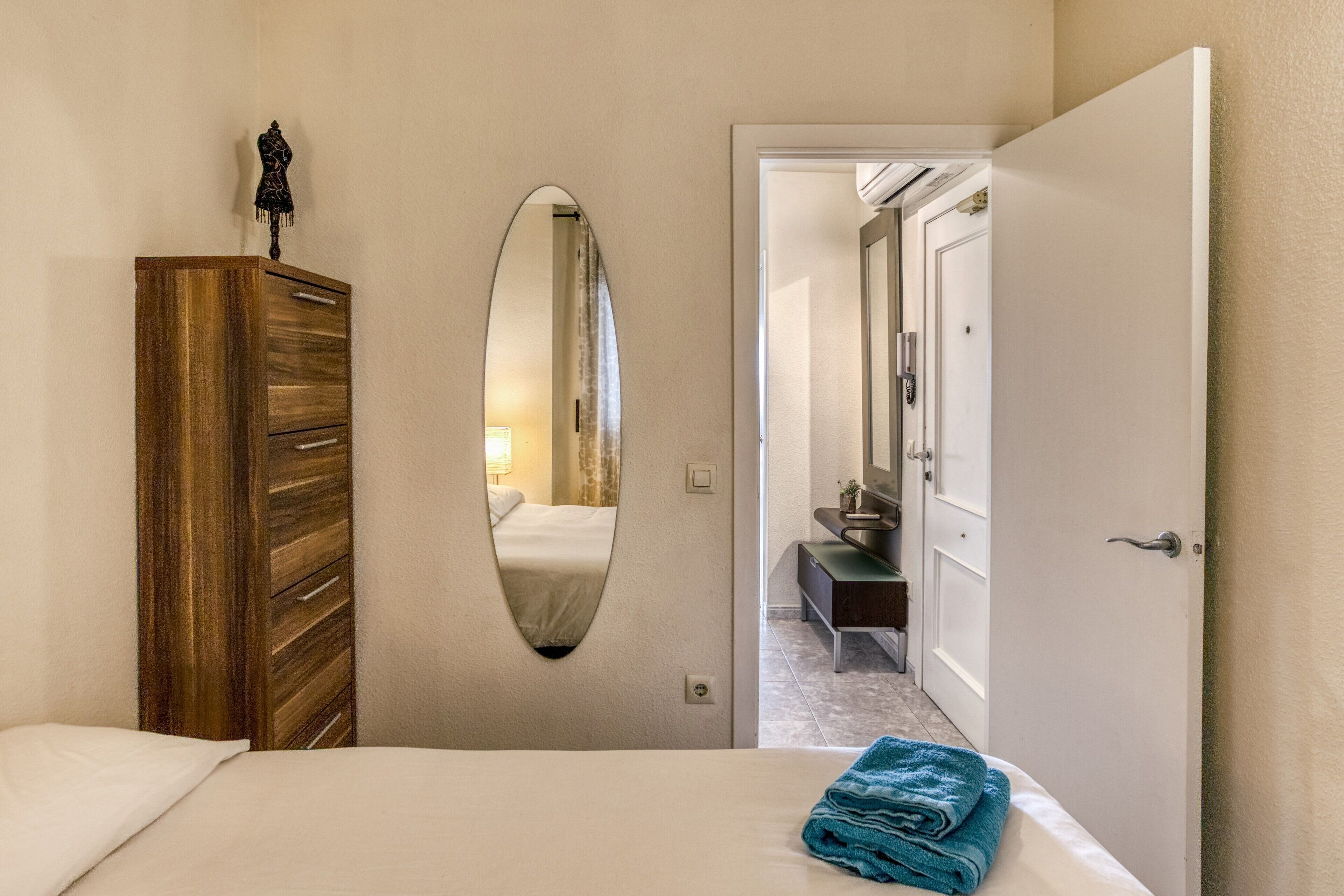 3 habitaciones, tabla de planchar con plancha y wifi gratis 