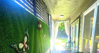 Charming 1-bedroom Private Cottage
