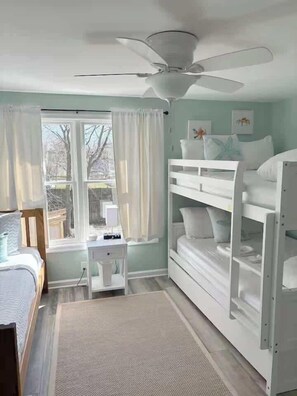 2 Schlafzimmer, Schreibtisch, Bügeleisen/Bügelbrett, WLAN