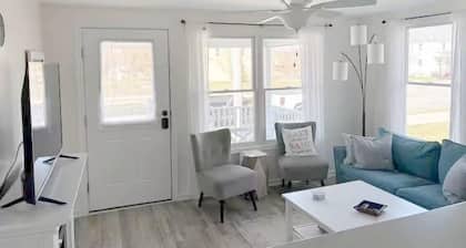 Firepit/BBQ, Minutes to Beach & Park | Deja Blu II