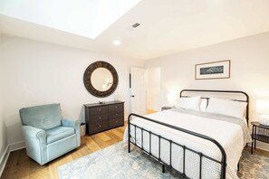 4 bedrooms, desk, iron/ironing board, WiFi - Historic District, Close to Beach - Swan's Rest (Cape Charles)