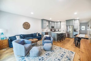 TV, offices - Historic District, Close to Beach - Swan's Rest (Cape Charles)