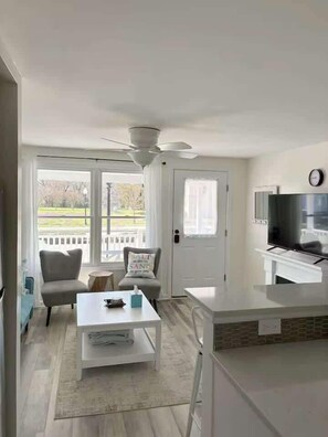 Fernseher, Kamin, Arbeitsbereiche