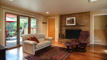 Chimenea, futbolito y libros