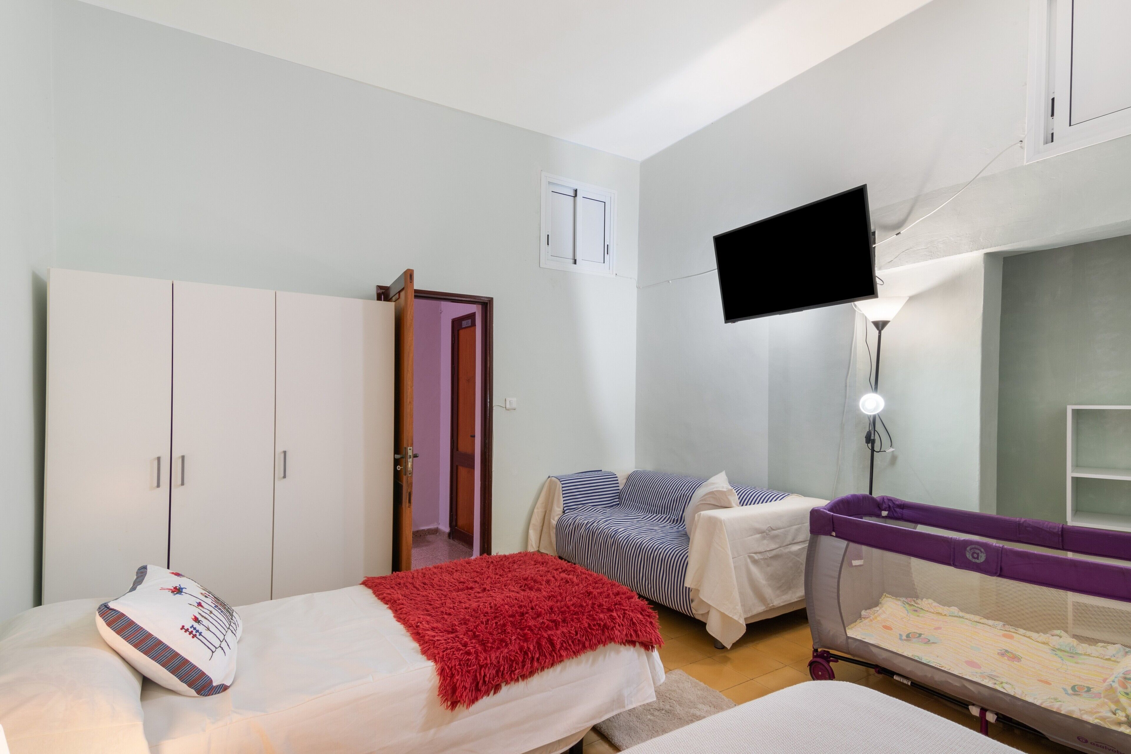 3 slaapkamers, een strijkplank/strijkijzer, gratis wifi, beddengoed