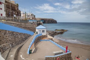 On the beach - Vacation 'Las Velas' with Sea View, Wi-Fi and Air Conditioning (Gáldar)