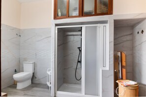 Shower, hair dryer, towels - Vacation 'Las Velas' with Sea View, Wi-Fi and Air Conditioning (Gáldar)