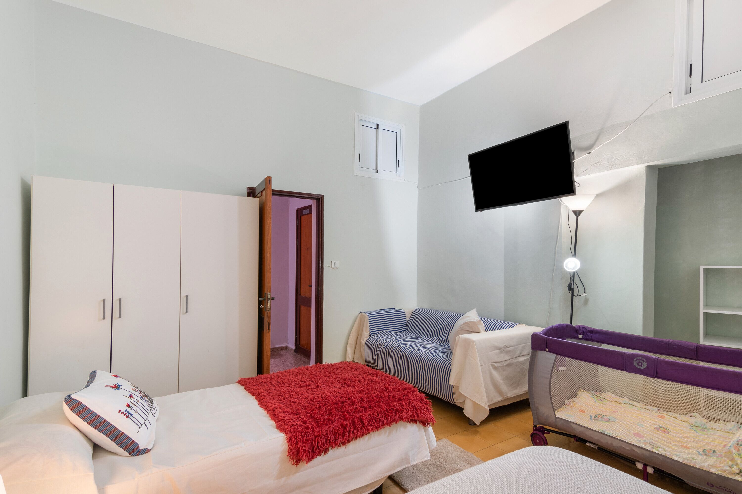 3 dormitorios, tabla de planchar con plancha, wifi gratis y ropa de cama