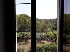 Interior - Country House 'Au Pied De La Montagne' with Mountain View, Wi-Fi and Air Conditioning (Lioux)