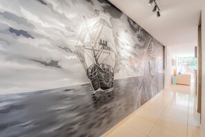 Työpöytä, pimennysverhot, silitysrauta/-lauta, ilmainen Wi-Fi