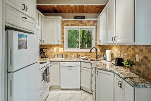 House (3 Bedrooms) | Interior - The Four Seasonal by Avantstay Hot Tub, Spacious Deck & Fire Pit (Pocono Pines)