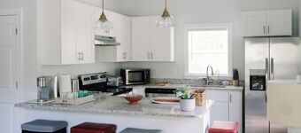 Charming 2-bedroom Guesthouse with WiFi, AC in fabulous Wilmington