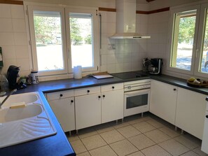 Private kitchen - 221- Charming Hourtinaise house with breathtaking views of the forest for 6 to 7 people (HOURTIN)