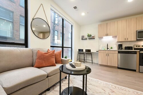 Cozy 1BR/1BA + Gym Near UPMC & Carnegie Mellon