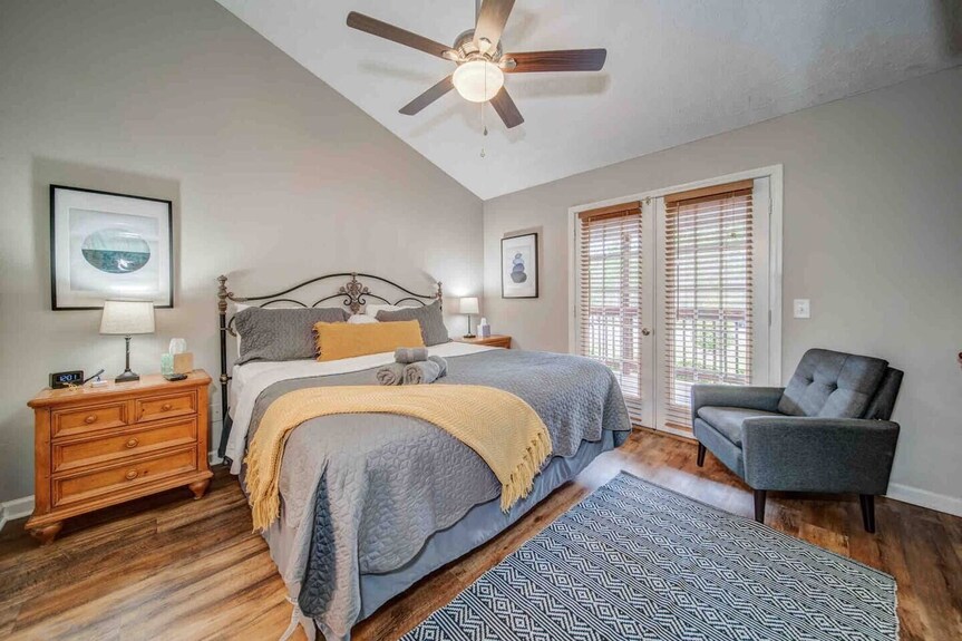 Location!! Only 1 Mile To Downtown Helen. 2 Bedroom, 2 Bath. Gated Community. - Helen, GA