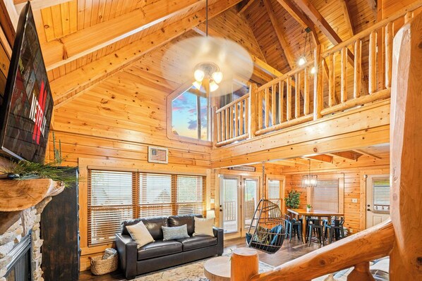 Smart TV, fireplace