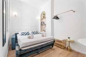 Iron/ironing board, WiFi, bed sheets