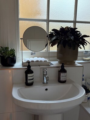 風筒、提供毛巾、番梘、廁紙