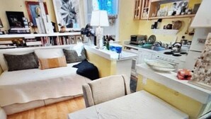 A compact living space with a sofa set, a dining table, and a kitchen area. - CHARMING APARTMENT WITH SEPARATE ENTRANCE (southampton)