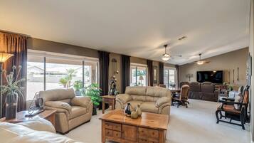 Televisión, reproductor de DVD y impresora