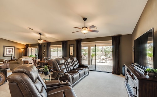 Charming 2-bedroom 2 bath home in Saddlebrooke one with private back yard.