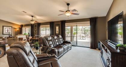 Charming 2-bedroom 2 bath home in Saddlebrooke one with private back yard.