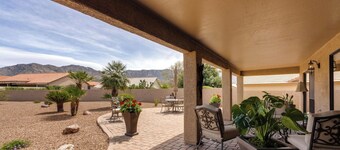 Charming 2-bedroom 2 bath home in Saddlebrooke one with private back yard.