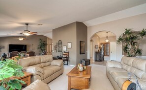 Televisio, DVD-soitin, tulostin