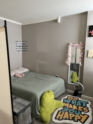 1 bedroom, WiFi, bed sheets