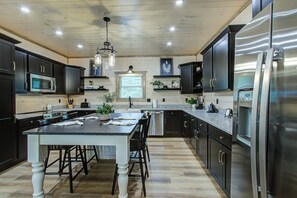 冰箱、微波炉、烤箱、炉灶