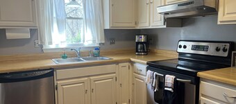 Charming 2-bedroom condo off Lumpkin