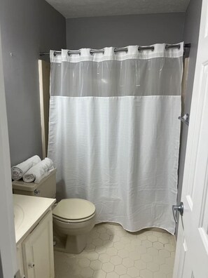 Asciugamani, sapone, carta igienica