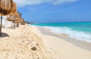 Beach - Oceanfront : Private Terrace + Swimming Pool (Cancún)