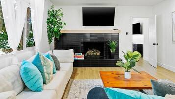 TV, fireplace