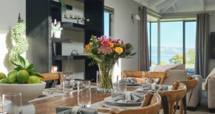 Hamurana Lakeview Farmhouse Luxury Retreat 10 acre farm, Hamurana Luxury Lakeview Farmhouse w/ anima...