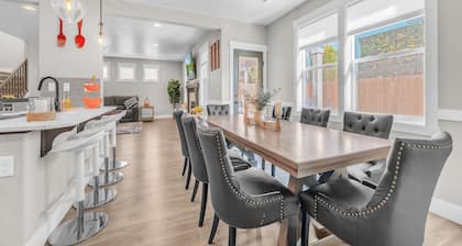 Bend Luxury • Hot Tub • Game Room • Near Downtown