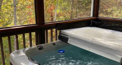 A+ Location! Only 1 mile to downtown Helen. SUPER Clean 2 Bedroom/2 Bath.