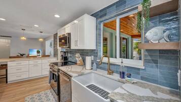 MikrovÄgsugn, ugn, spishÀll och diskmaskin