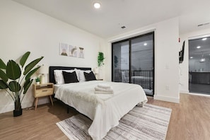 1 habitación, tabla de planchar con plancha, cuna de viaje y wifi 