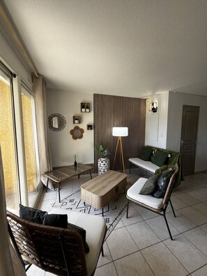 TV - 2-Bedroom holidays Cottage with 2 Terrace, Air Conditioning  et  Parking (CANET PLAGE)