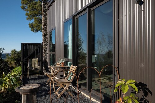 Manu Heights - Tranquil Luxury, Views & Privacy.