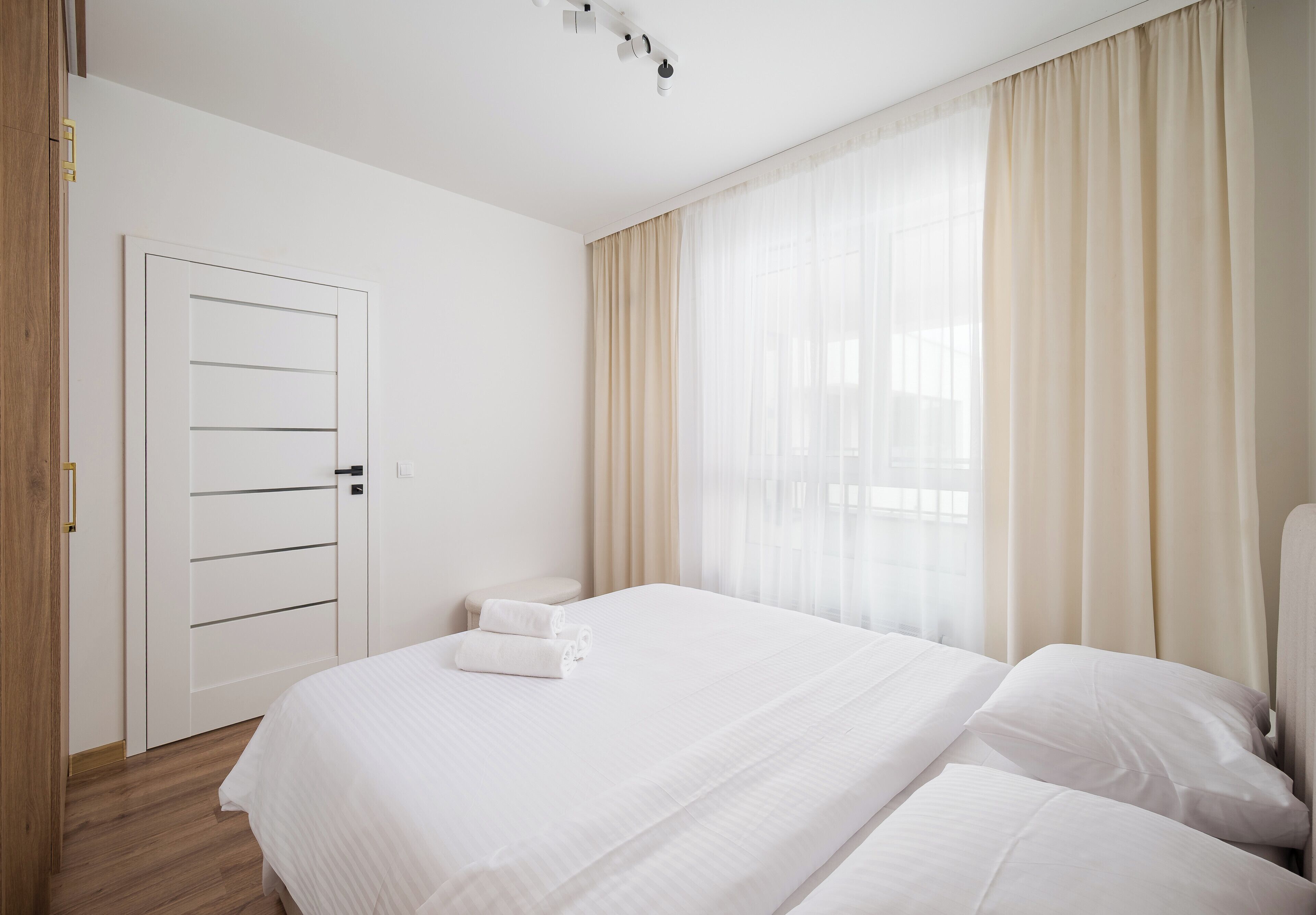 1 habitación, tabla de planchar con plancha, wifi y ropa de cama 