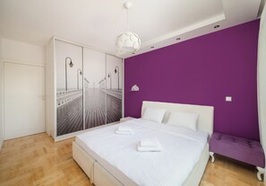2 bedrooms, iron/ironing board, WiFi, bed sheets